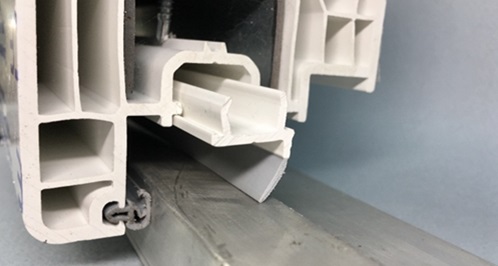 Универсальный уплотнитель порога дверной створки для входных дверей ПВХ. Прекрасное решение для всех владельцев входных ПВХ дверей.